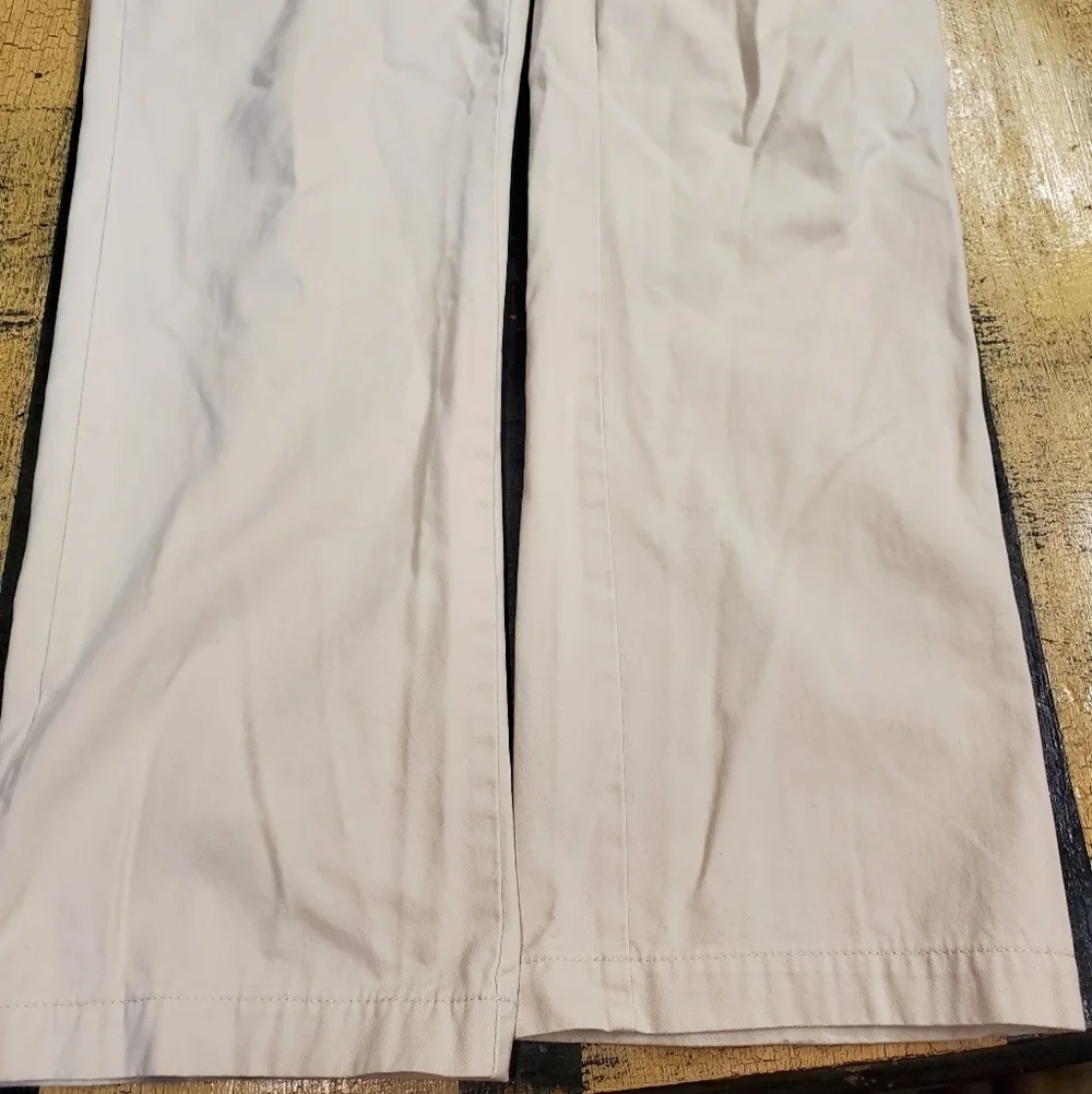 🤴👖 Old Navy Classic Khaki Dress pants 33 x 32